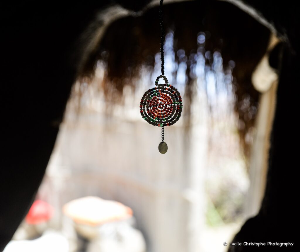 Perles Maasaïs, Lodge Africa Amini