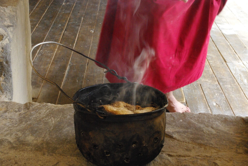 Repas au monastère en Inde (?)