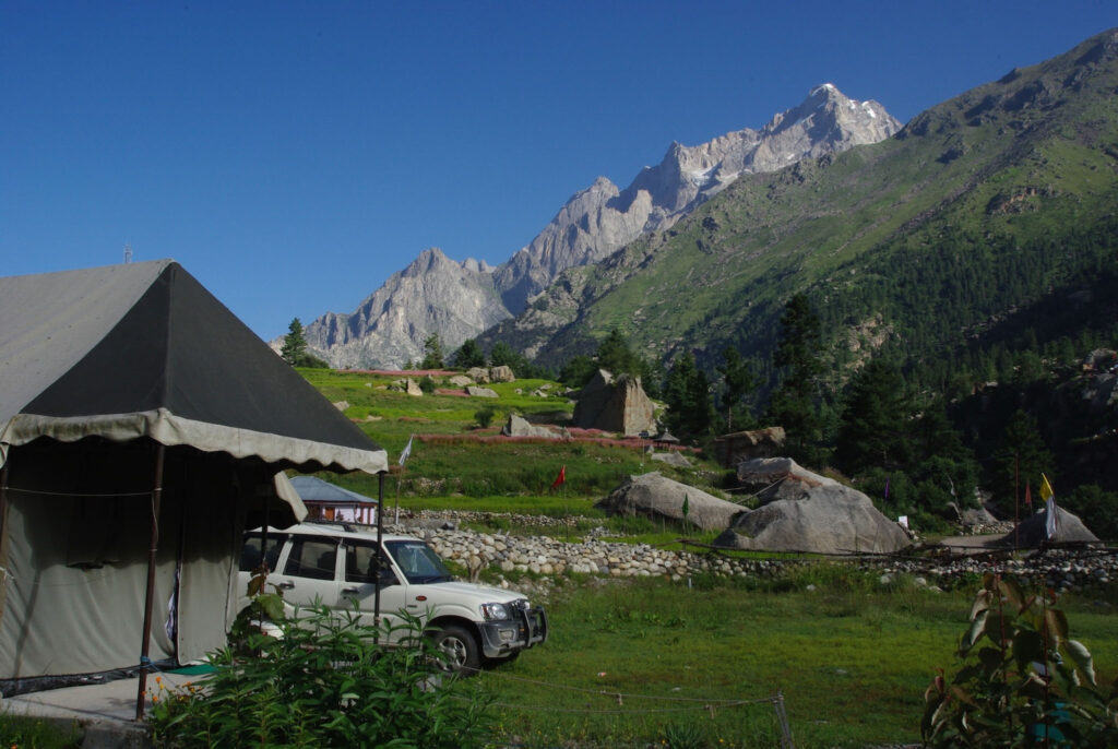 Camp près de Rakcham, Kinnaur, Inde du Nord