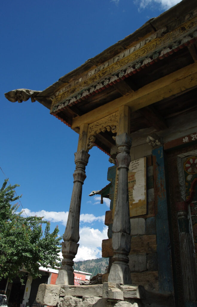 Hameau prêt de Kalpa, Kinnaur, Inde du Nord