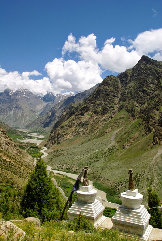 Vallée de Jispa avec, en son creux, la rivière Bhaga - Inde Himalayenne