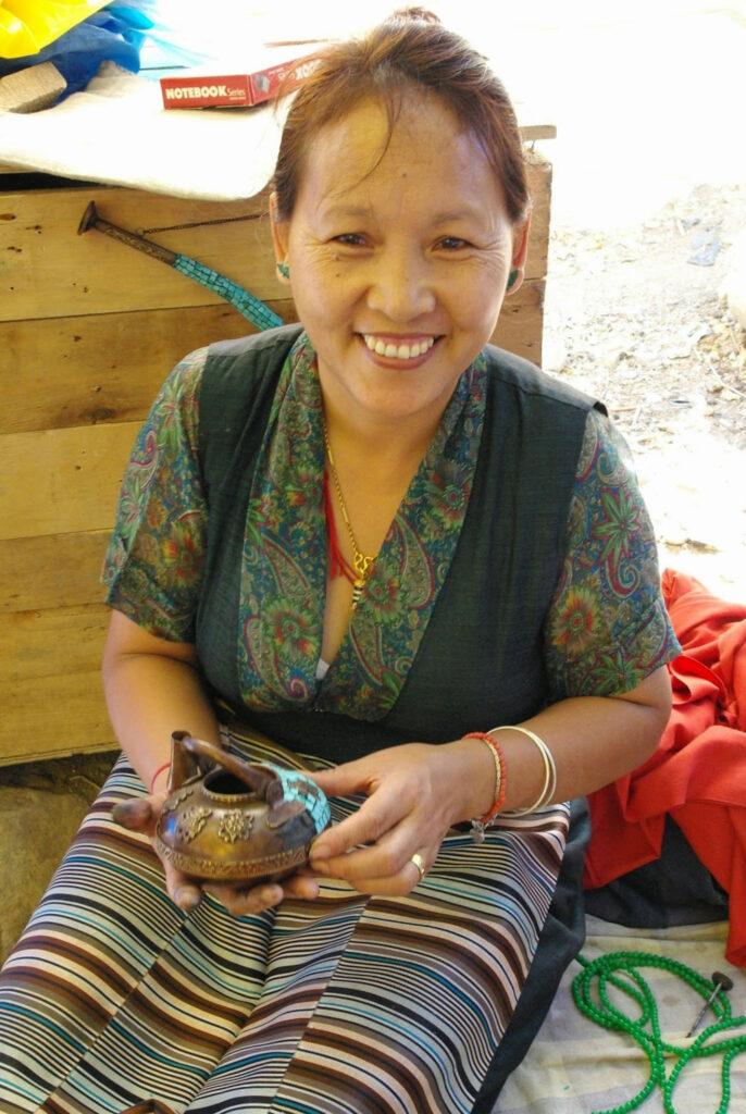 Vendeuse sur le marché artisanal de Leh, Ladakh