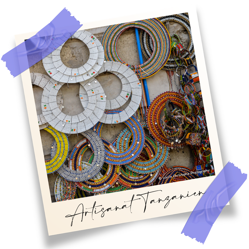 artisanat tanzanien, colliers accrochés, Tanzanie